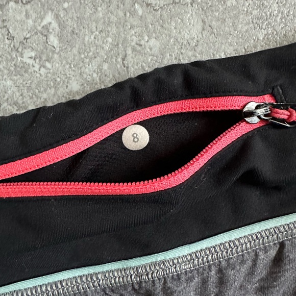Lululemon Speed Up shorts size 8 - Picture 2 of 4